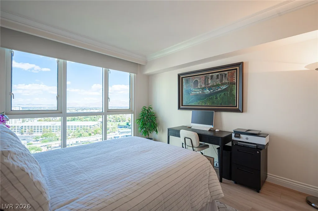 2857 Paradise, Las Vegas, NV 89109