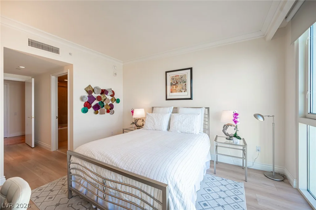 2857 Paradise, Las Vegas, NV 89109