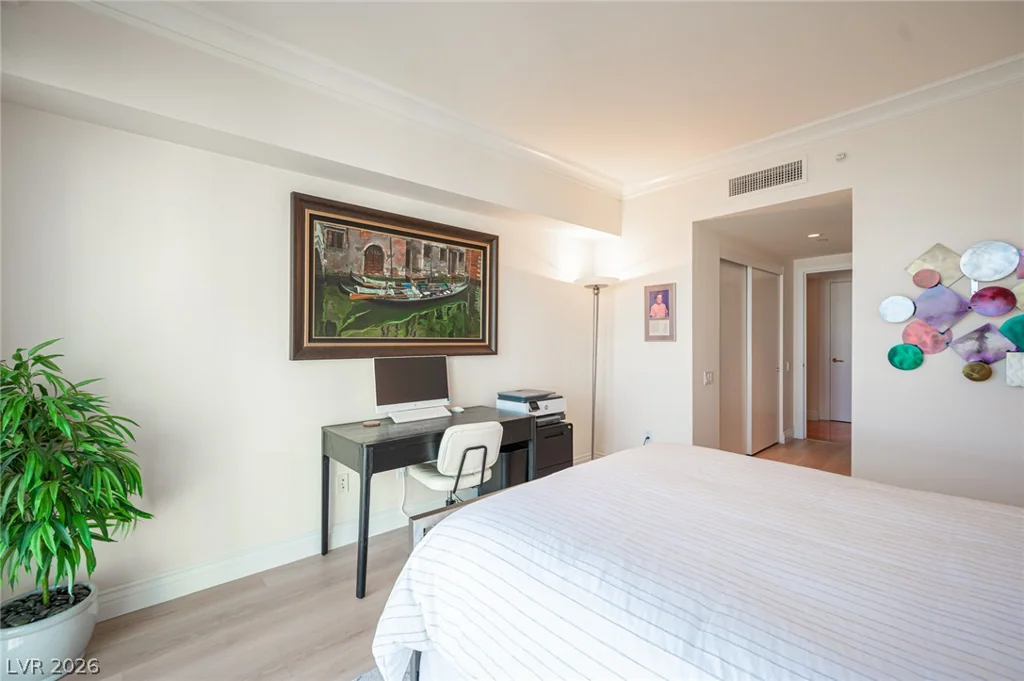 2857 Paradise, Las Vegas, NV 89109