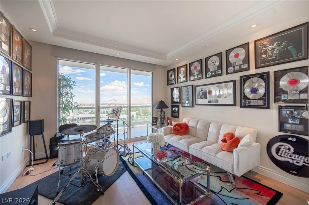 2857 Paradise, Las Vegas, NV 89109