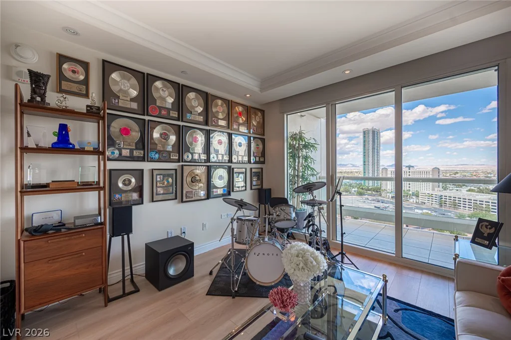 2857 Paradise, Las Vegas, NV 89109