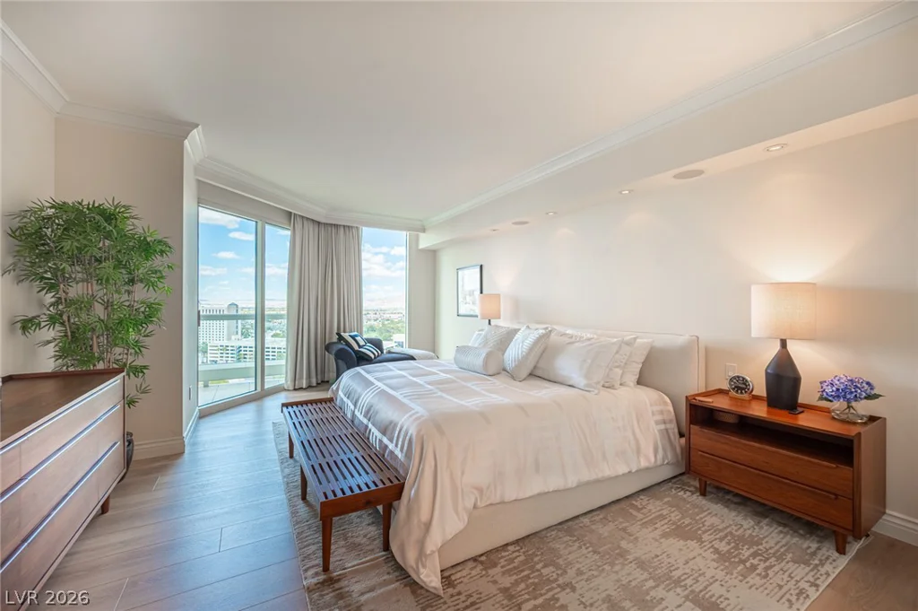 2857 Paradise, Las Vegas, NV 89109