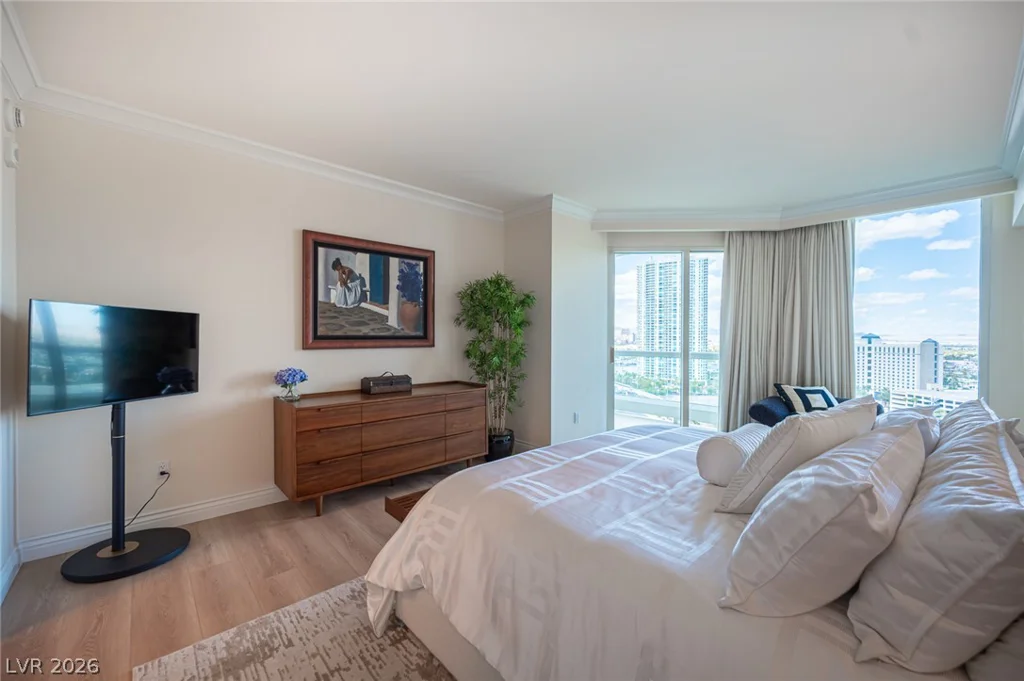 2857 Paradise, Las Vegas, NV 89109