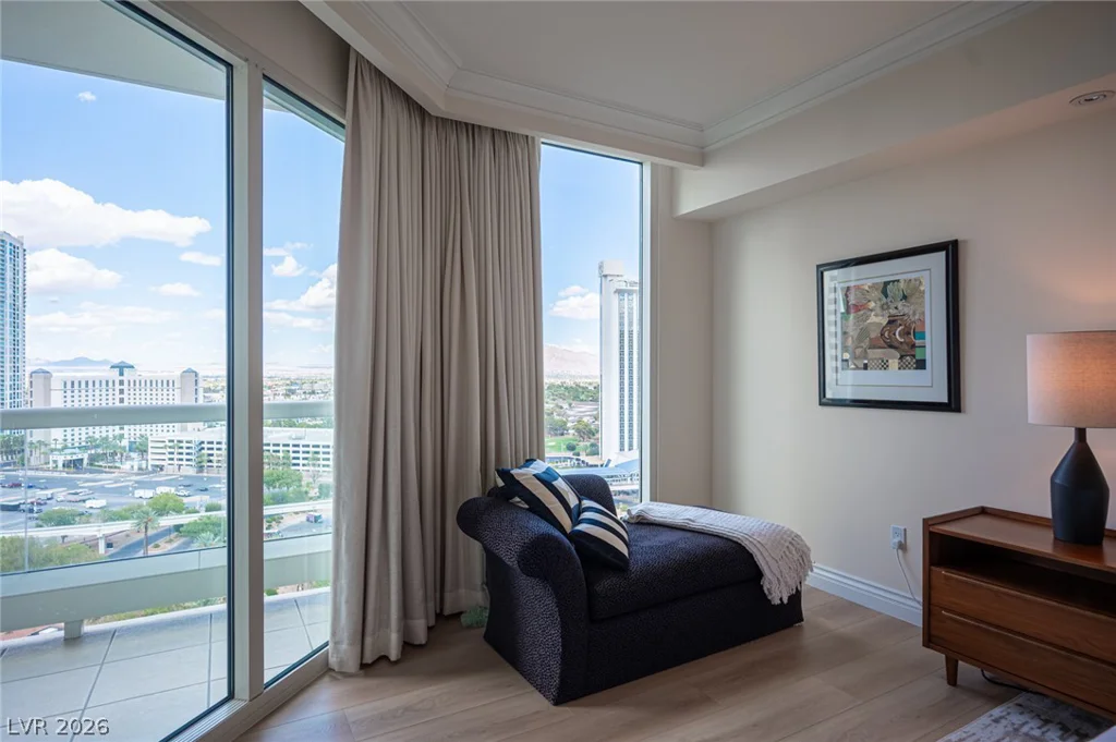 2857 Paradise, Las Vegas, NV 89109