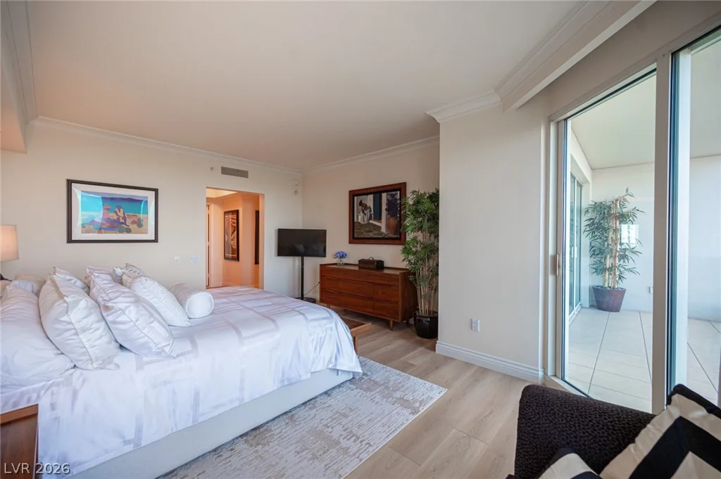 2857 Paradise, Las Vegas, NV 89109