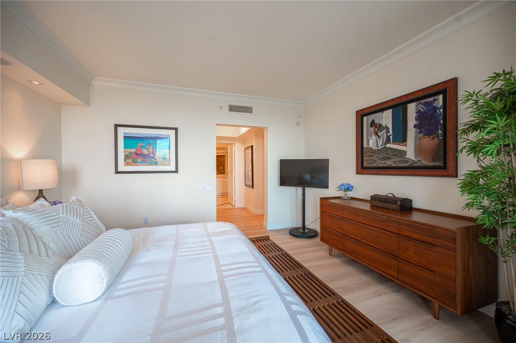 2857 Paradise, Las Vegas, NV 89109