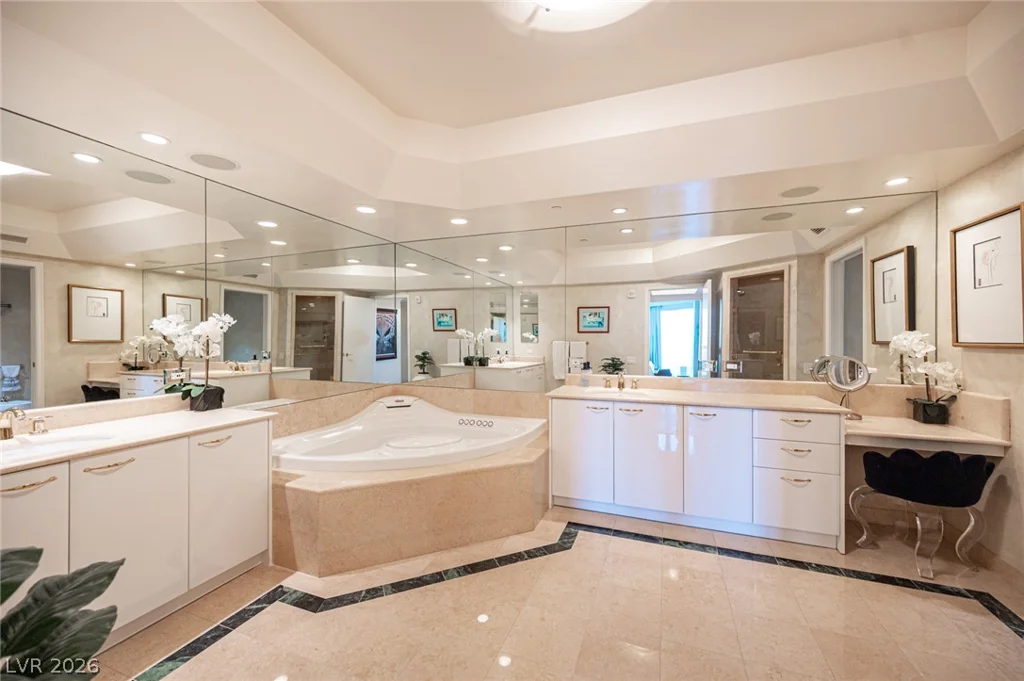 2857 Paradise, Las Vegas, NV 89109