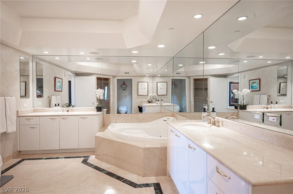 2857 Paradise, Las Vegas, NV 89109