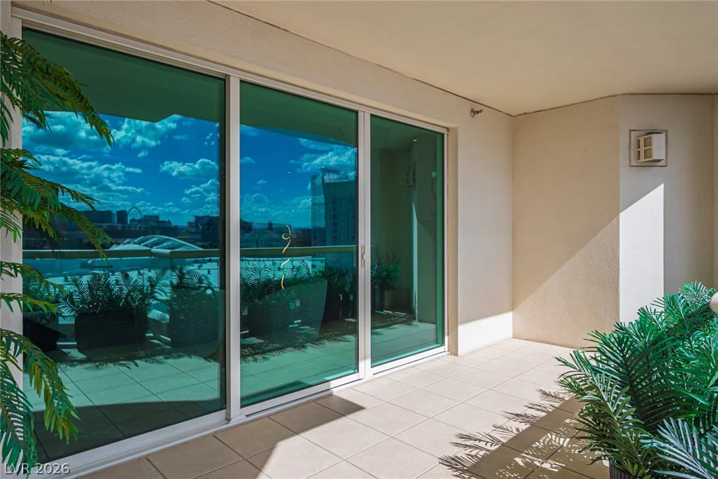 2857 Paradise, Las Vegas, NV 89109