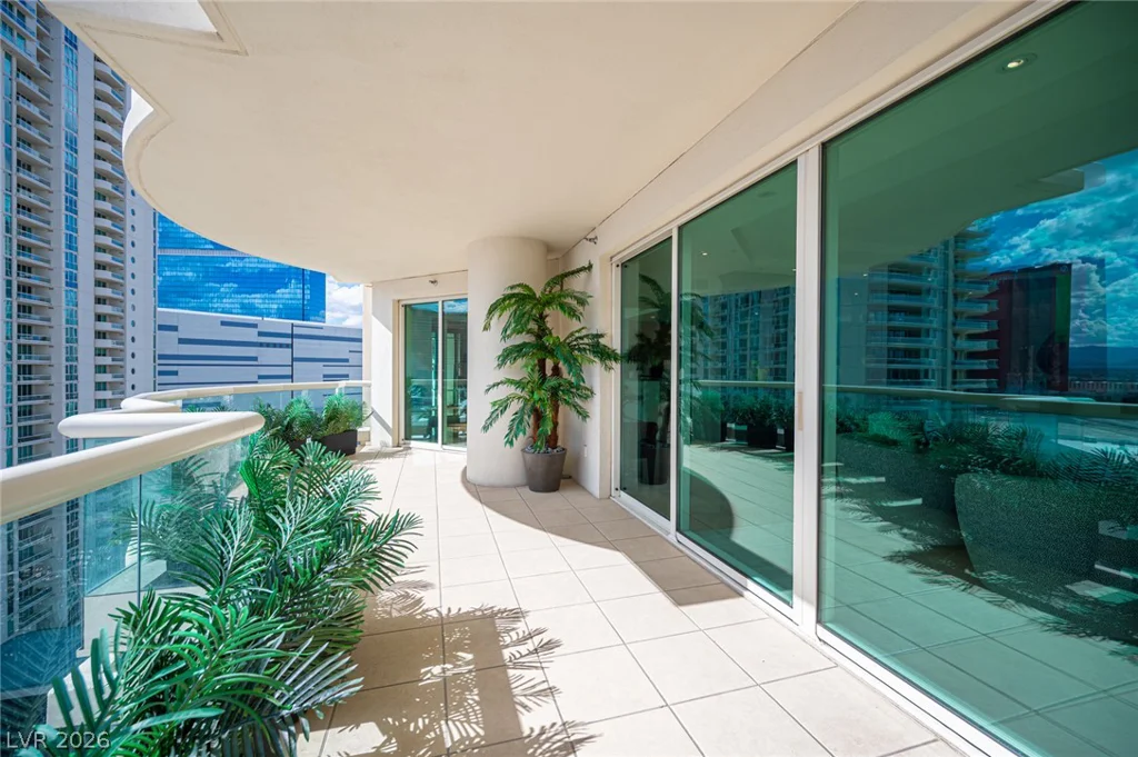 2857 Paradise, Las Vegas, NV 89109