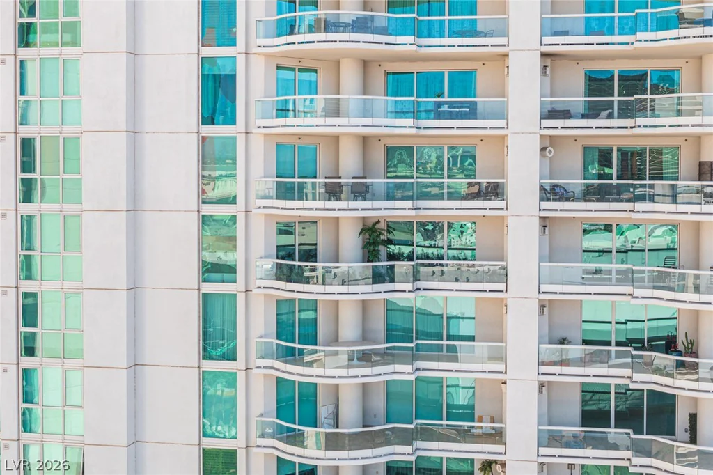 2857 Paradise, Las Vegas, NV 89109