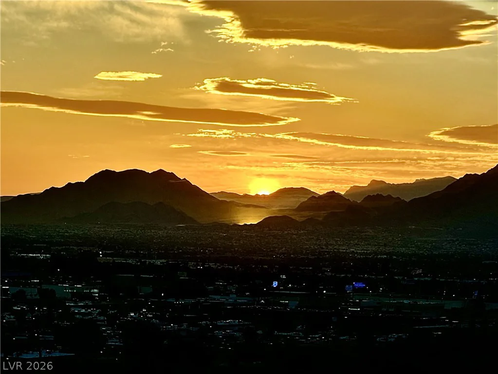 2857 Paradise, Las Vegas, NV 89109
