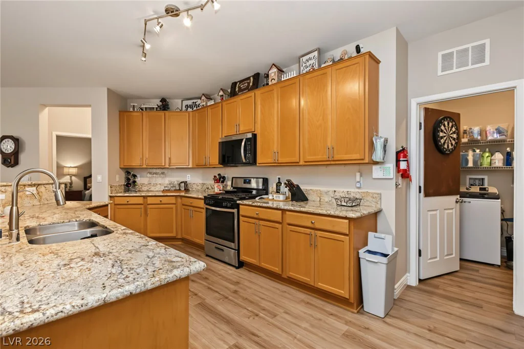 9182 Parkstone, Las Vegas, NV 89178