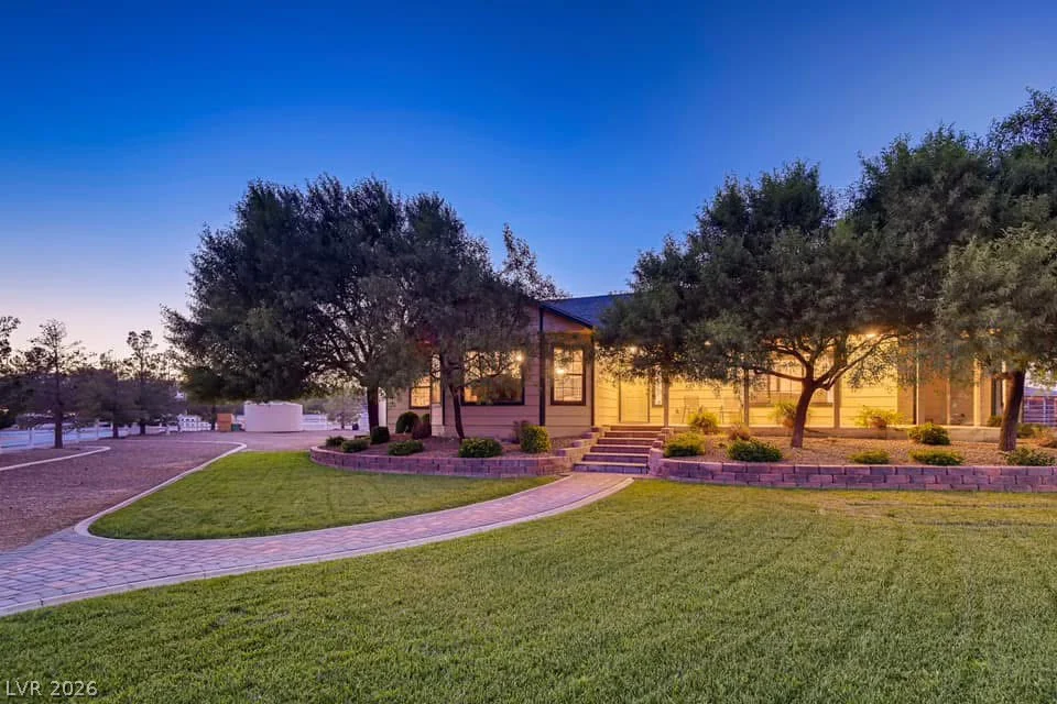 6460 Racel, Las Vegas, NV 89131