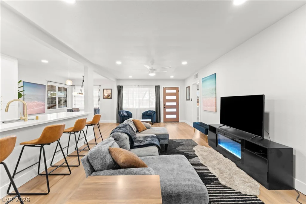 2112 Santa Ynez, Las Vegas, NV 89104
