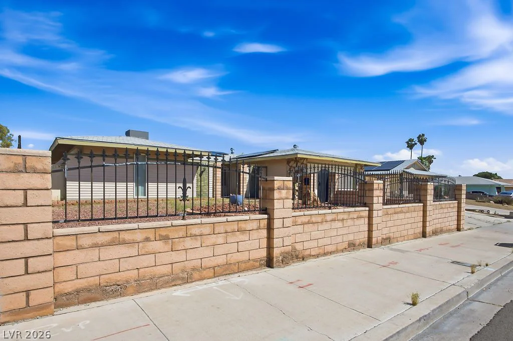4092 Harmon, Las Vegas, NV 89121