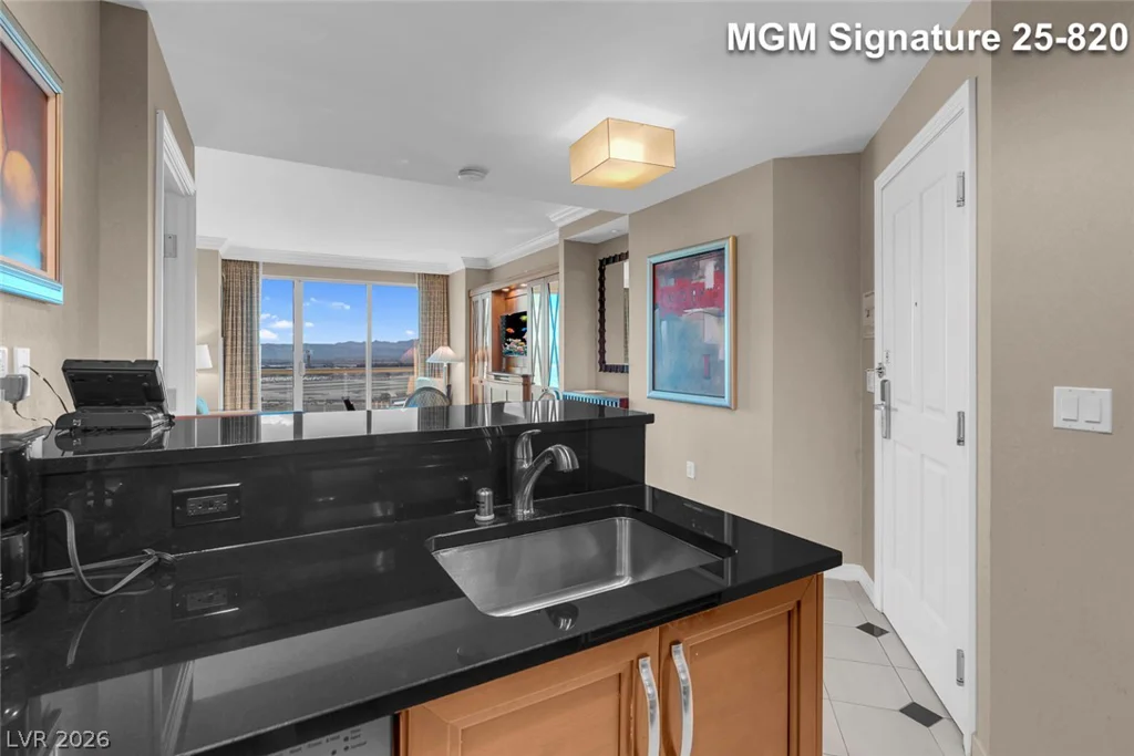 125 Harmon, Las Vegas, NV 89109