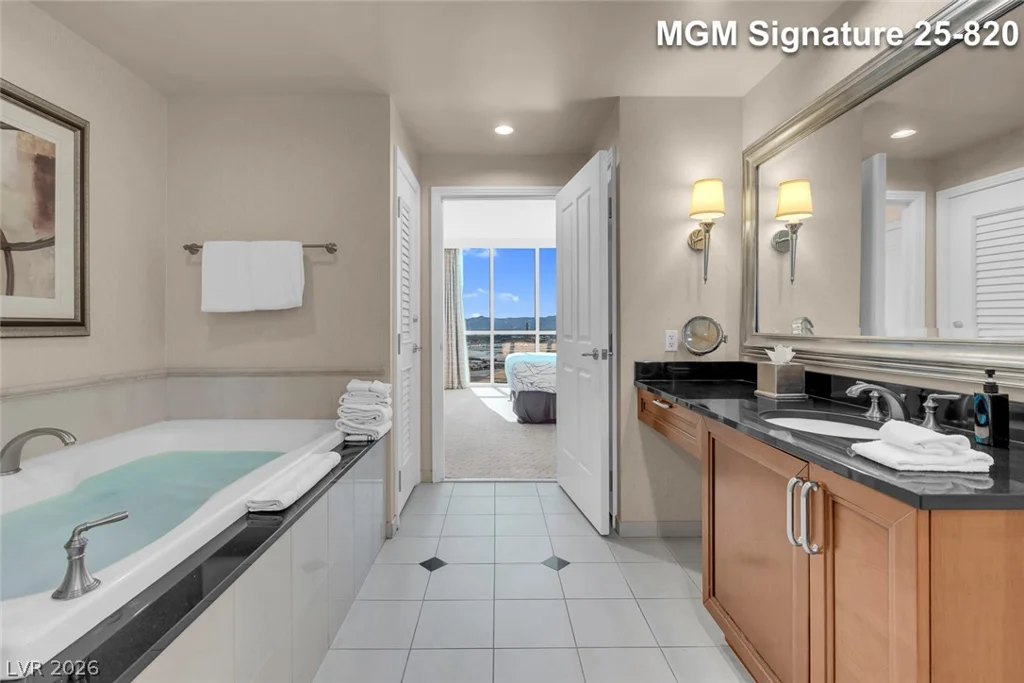 125 Harmon, Las Vegas, NV 89109