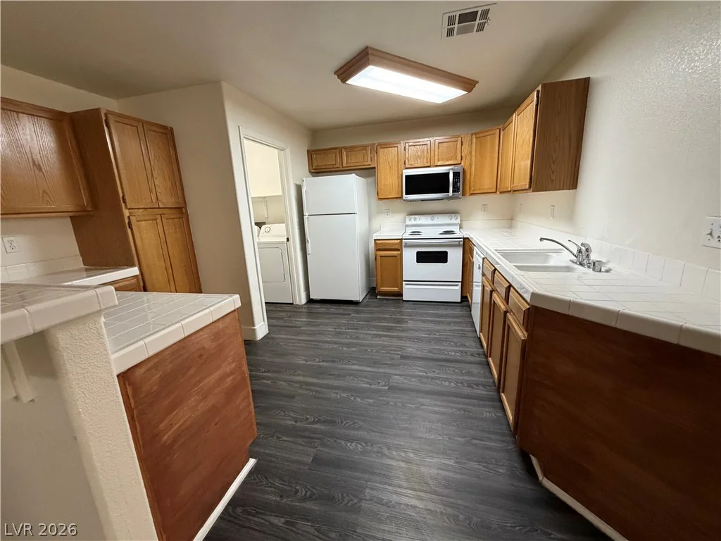 3673 Ian Thomas, Las Vegas, NV 89129