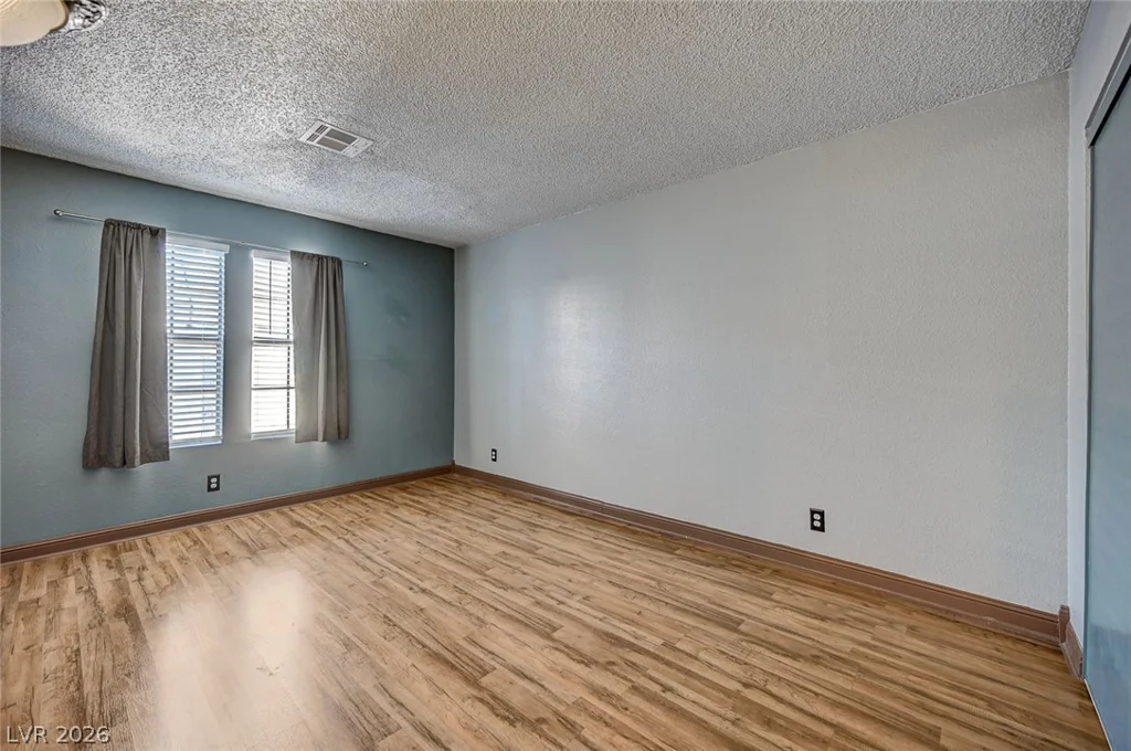 6518 Ironbark, Las Vegas, NV 89107