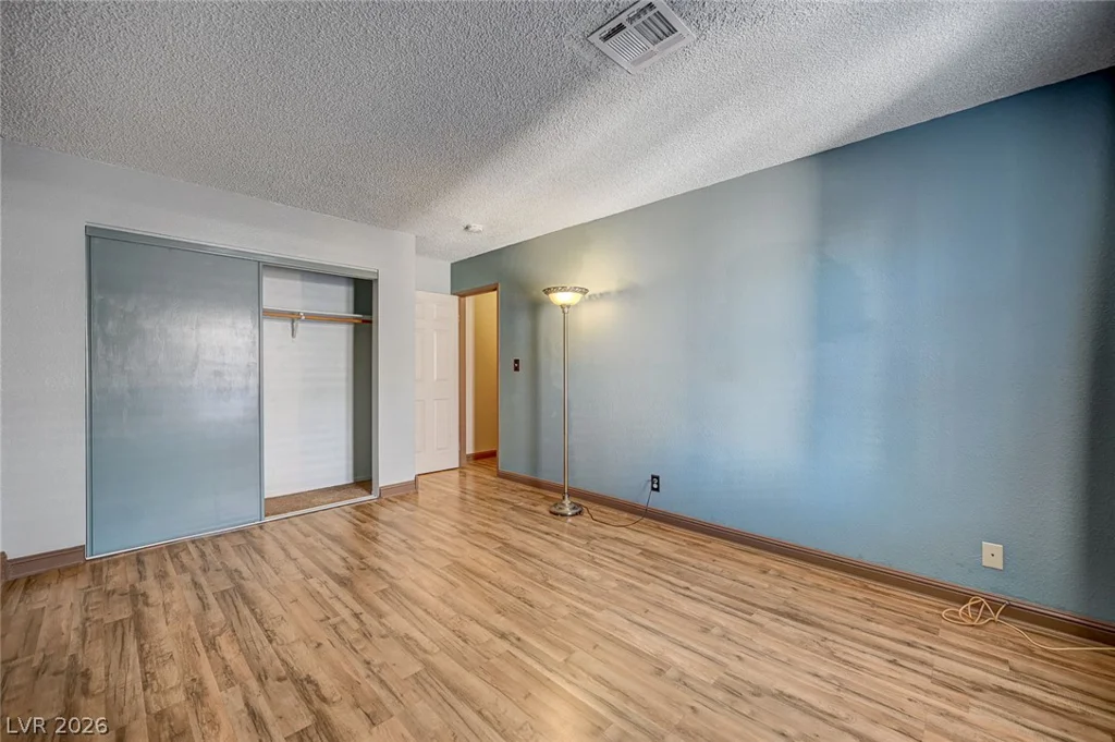 6518 Ironbark, Las Vegas, NV 89107