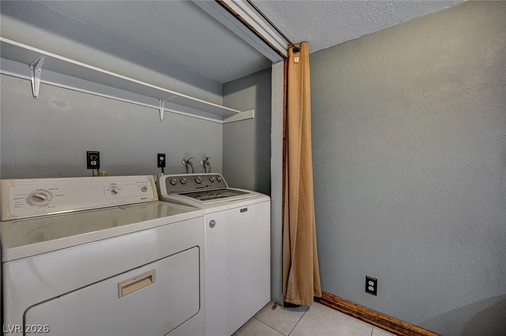 6518 Ironbark, Las Vegas, NV 89107