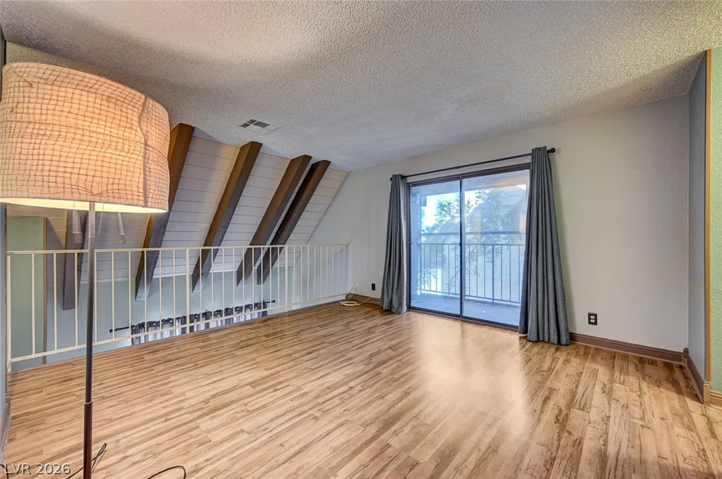 6518 Ironbark, Las Vegas, NV 89107
