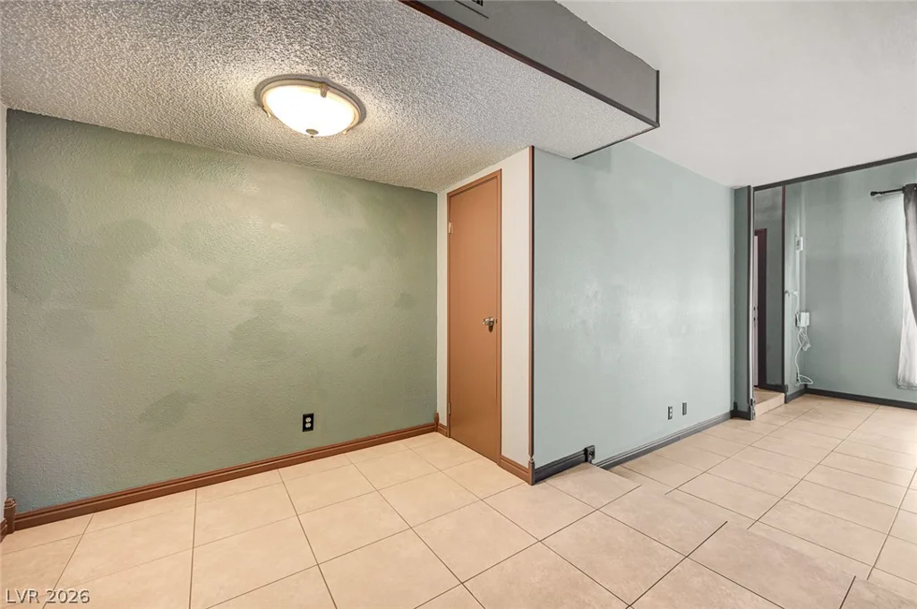 6518 Ironbark, Las Vegas, NV 89107