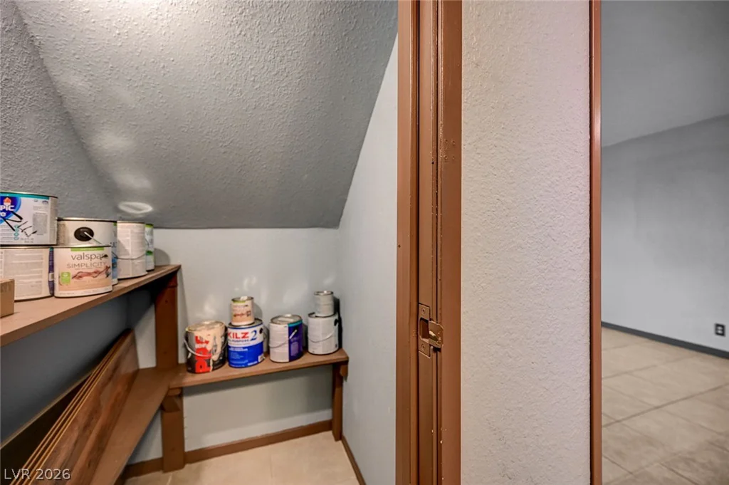 6518 Ironbark, Las Vegas, NV 89107