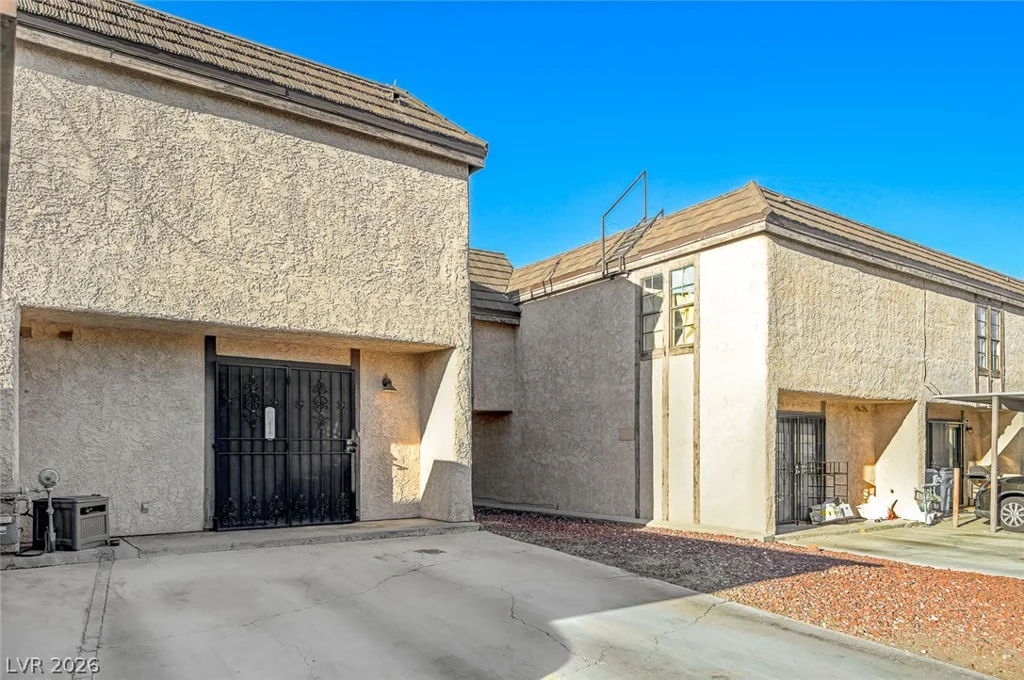 6518 Ironbark, Las Vegas, NV 89107