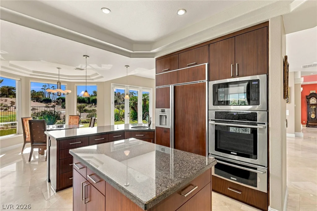 8633 Lakeridge, Las Vegas, NV 89117