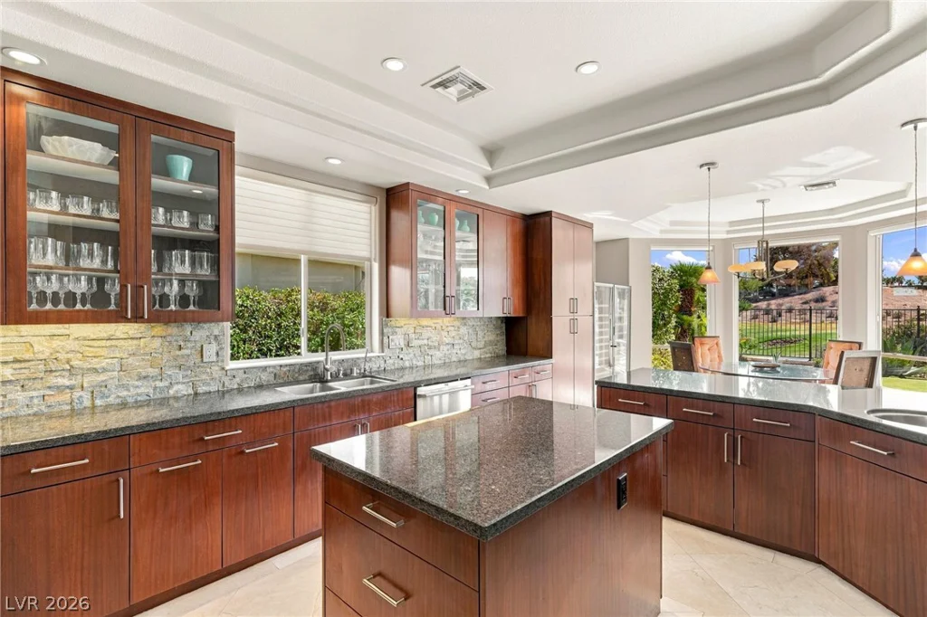 8633 Lakeridge, Las Vegas, NV 89117