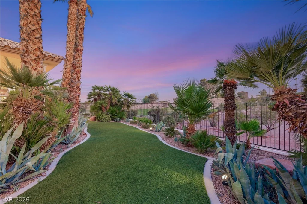 8633 Lakeridge, Las Vegas, NV 89117