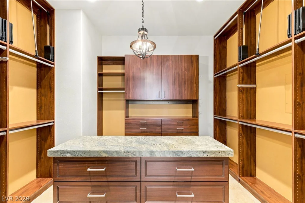 8633 Lakeridge, Las Vegas, NV 89117