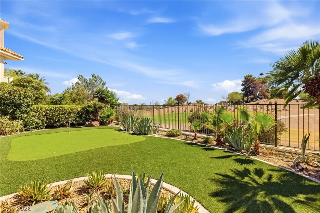 8633 Lakeridge, Las Vegas, NV 89117
