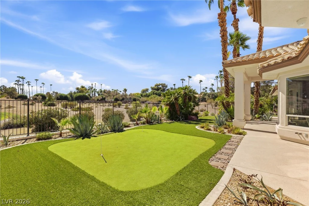 8633 Lakeridge, Las Vegas, NV 89117
