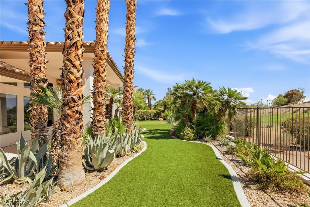 8633 Lakeridge, Las Vegas, NV 89117