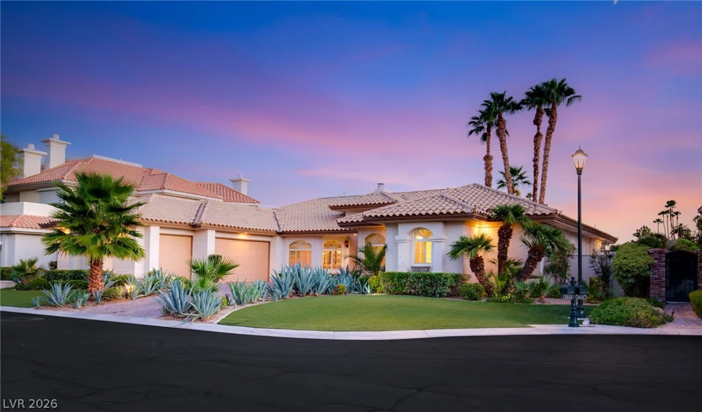 8633 Lakeridge, Las Vegas, NV 89117