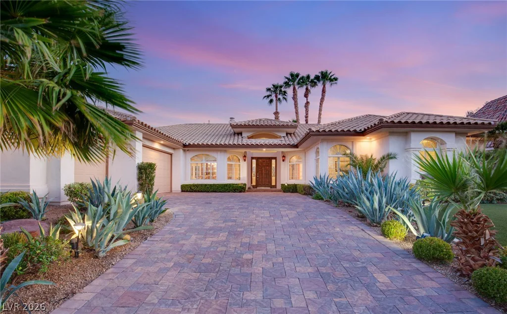8633 Lakeridge, Las Vegas, NV 89117