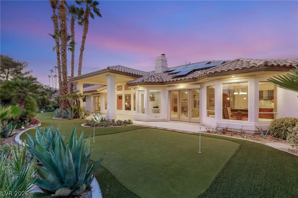 8633 Lakeridge, Las Vegas, NV 89117