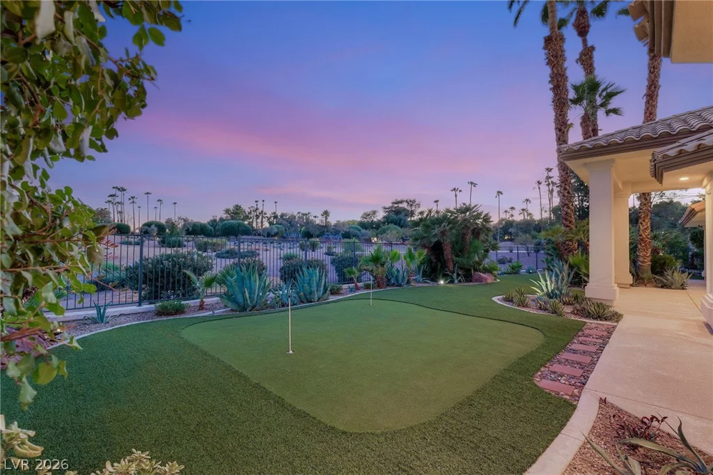 8633 Lakeridge, Las Vegas, NV 89117