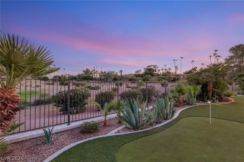 8633 Lakeridge, Las Vegas, NV 89117