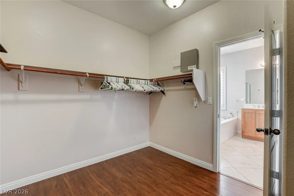 3809 Moonshine Falls, North Las Vegas, NV 89085