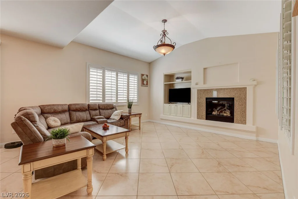 3809 Moonshine Falls, North Las Vegas, NV 89085