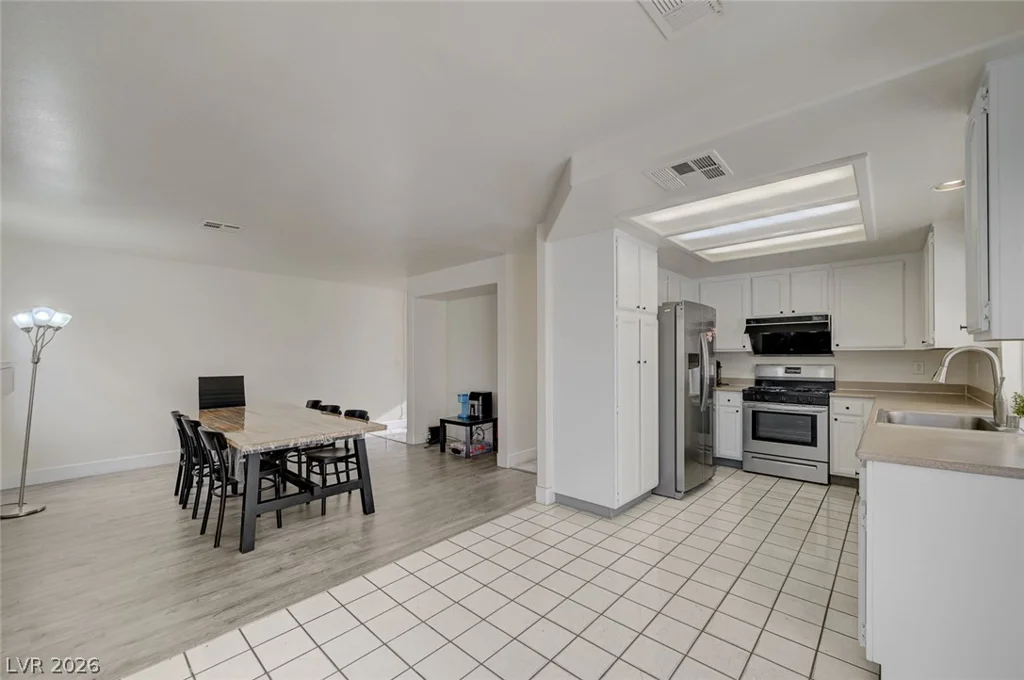 7680 Little Valley, Las Vegas, NV 89147