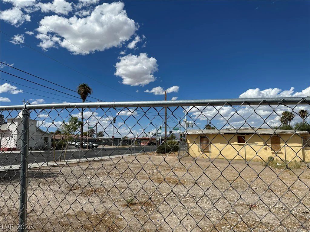 1524 D, Las Vegas, NV 89106