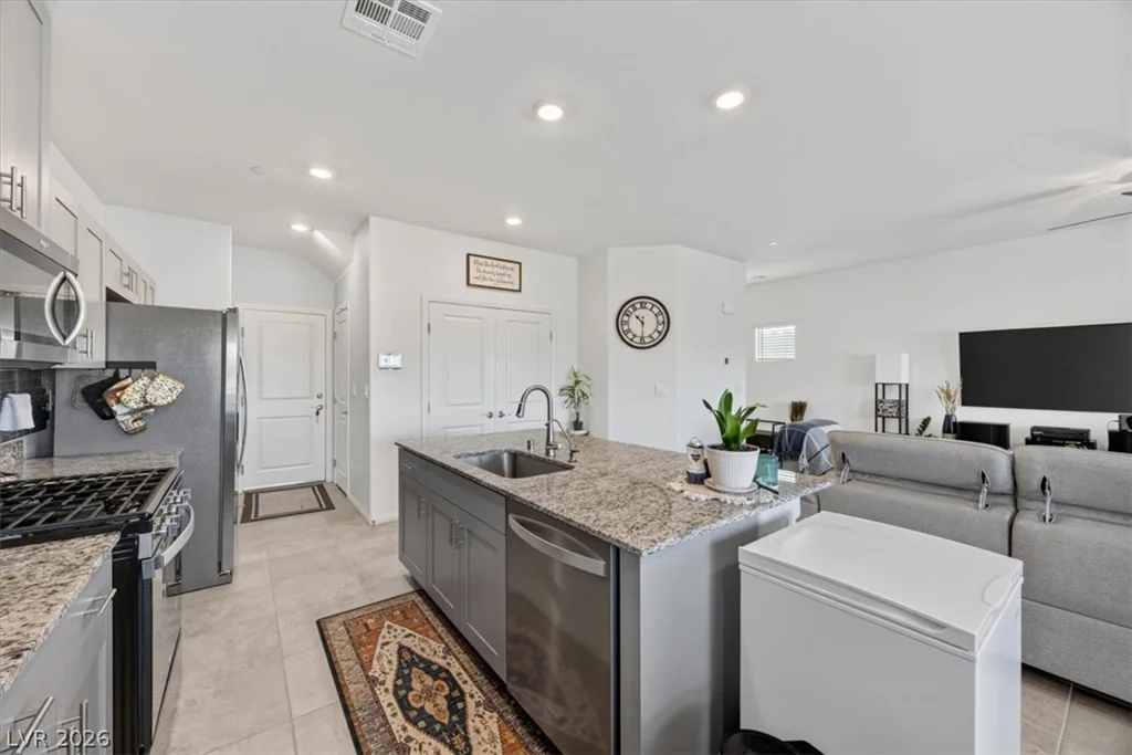 392 Larksong, Henderson, NV 89011
