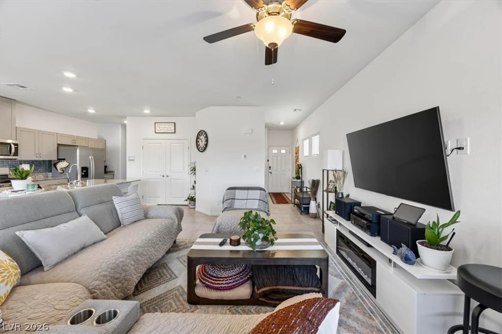 392 Larksong, Henderson, NV 89011