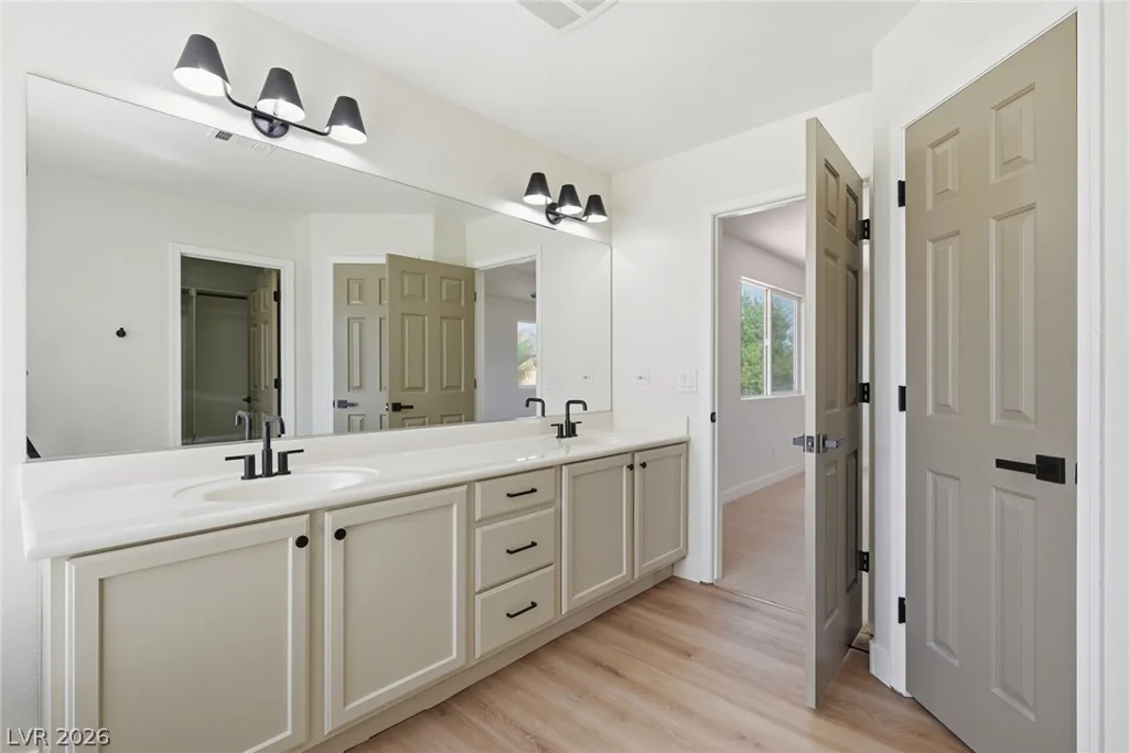 8149 Loma Del Ray, Las Vegas, NV 89131