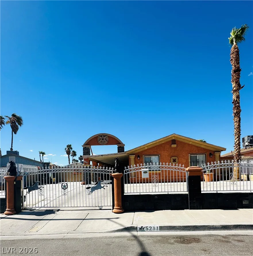 5211 Gloucester, Las Vegas, NV 89122